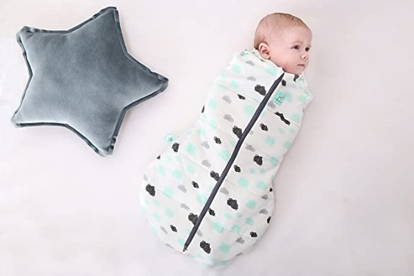 2.5 tog Cocoon Swaddle Bag- 2 in 1 Swaddle Transitions into arms Free Wearable Blanket Sleeping Bag. 2 Way Zipper for Easy Diaper Changes (Clouds, 2-6 Months)