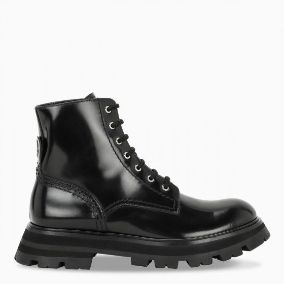 Black Wander boots