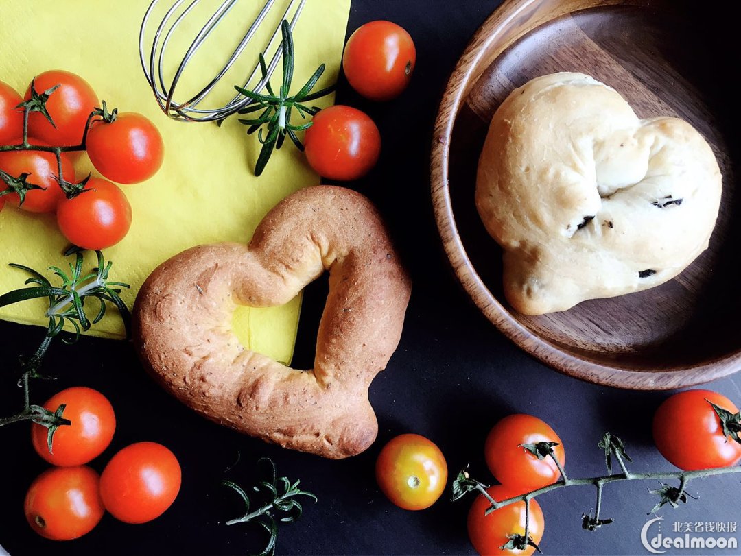 快手美食+美食DIY | 爱你爱到心坎里! 黑橄榄面包& 番茄香草面包(餐前