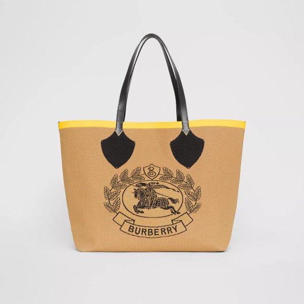The Giant Tote in Knitted Archive Crest