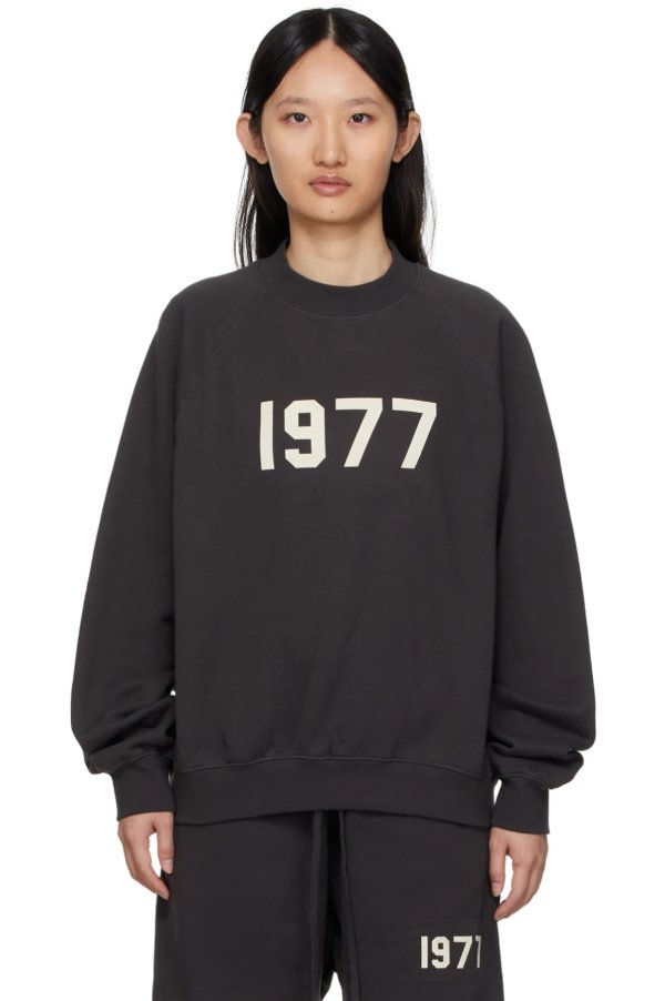 Black '1977' Sweatshirt