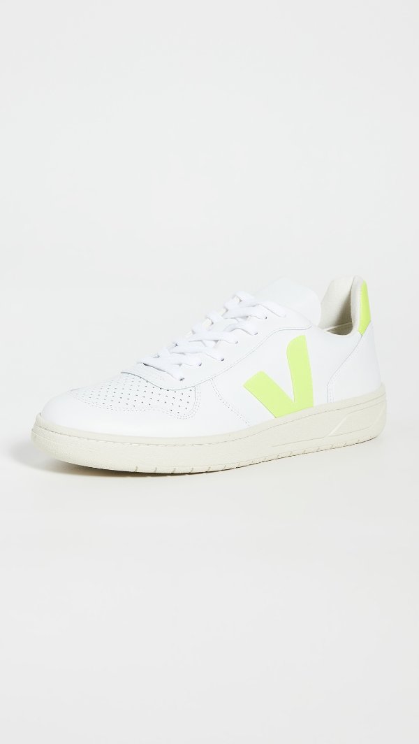 V-10 Sneakers