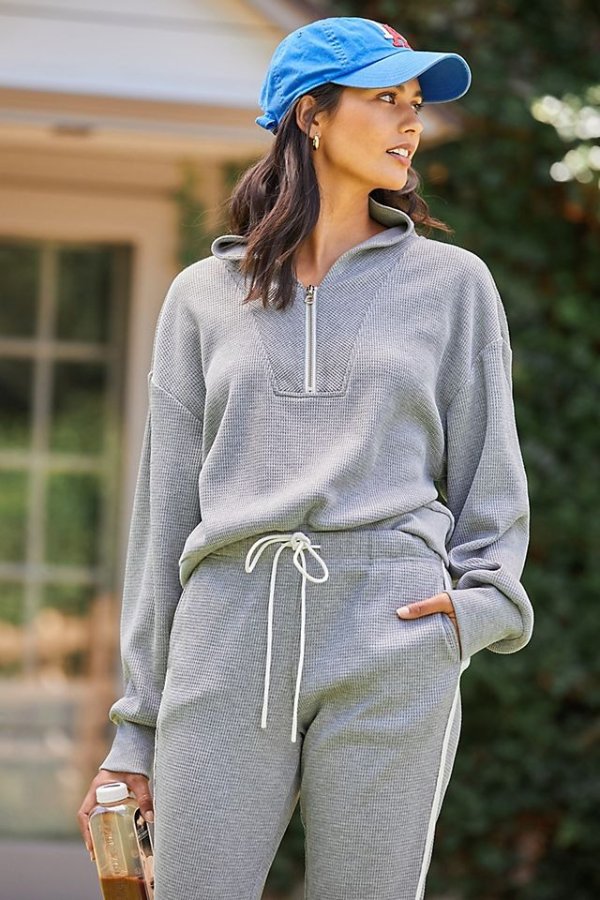 半拉链卫衣