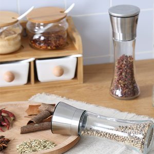 HIPPIH 2 Pack Salt and Pepper Shakers