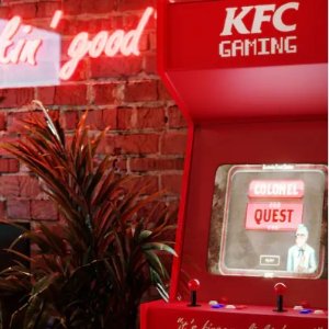 KFC 伦敦开主题快闪酒店 车接车送 无限电玩 一键吃鸡