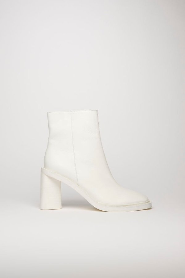 Square-toe leather boots White/white