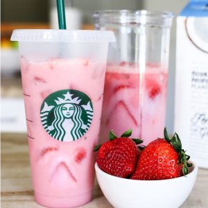 步骤简单 $15做十杯自制星巴克 Pink Drink 草莓椰奶 超清爽网红饮品
