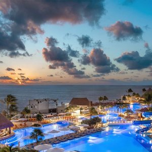 Unlimited Meals + $350 Resort CreditCostco Travel Cancun Resort Kids Stay Free