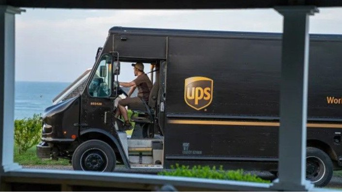 快递业也扛不住了！？UPS 宣布裁员 1.2 万人，称上季度包裹量下降！