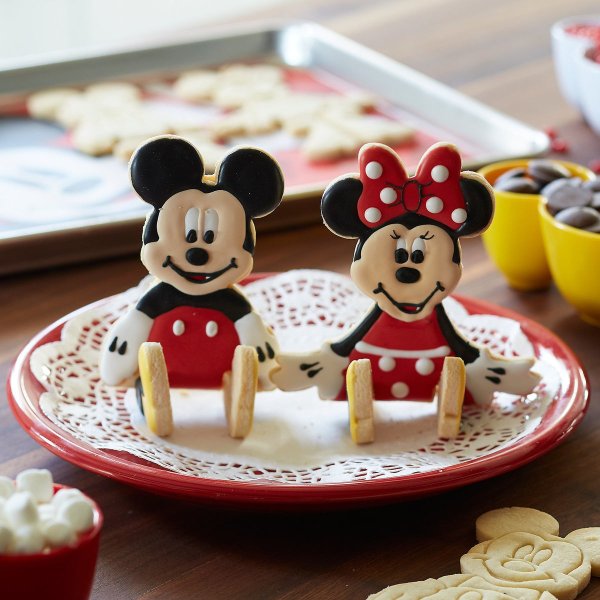 Mickey and Minnie Mouse 3D Cookie Cutter Set - Disney Eats
