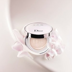 上新：Dior 梦幻美肌气垫粉饼 SPF50 #025/030 热卖中