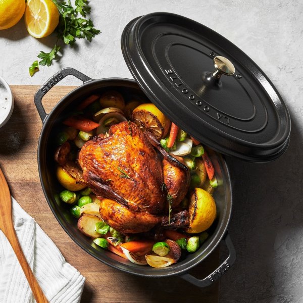 Staub Cast Iron 8.5 qt, oval, Cocotte, shiny black - Visual Imperfections