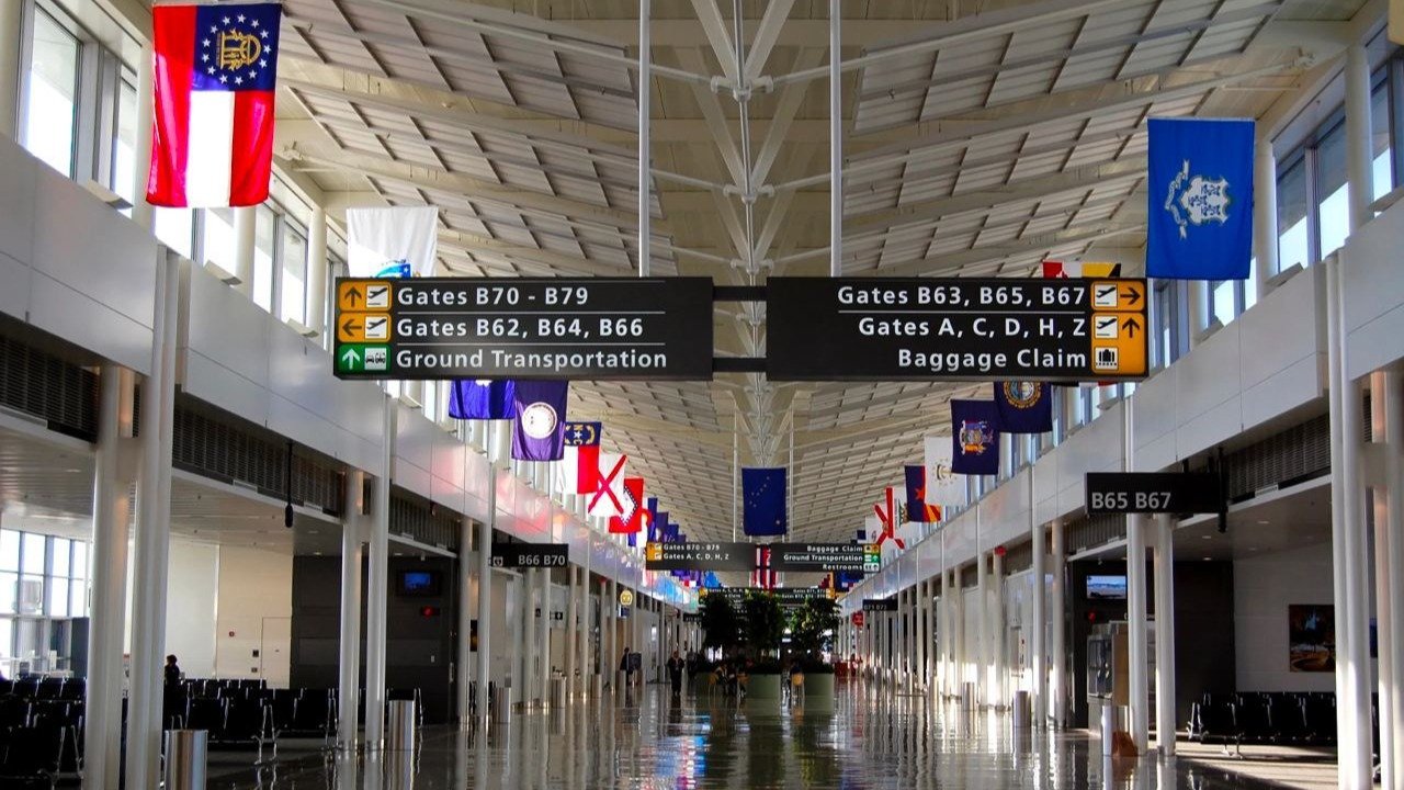 大使馆：提醒来美中国留学生谨慎选择从华盛顿杜勒斯国际机场入境
