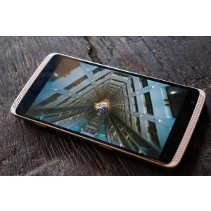 Axon ZTE Unlocked Smartphone 5.5" Qualcomm Snapdragon 801 32GB 2GB RAM 4G LTE