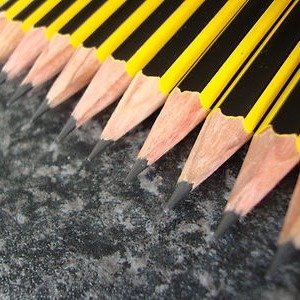 Staedtler Noris铅笔10支装，附卷笔刀和橡皮擦