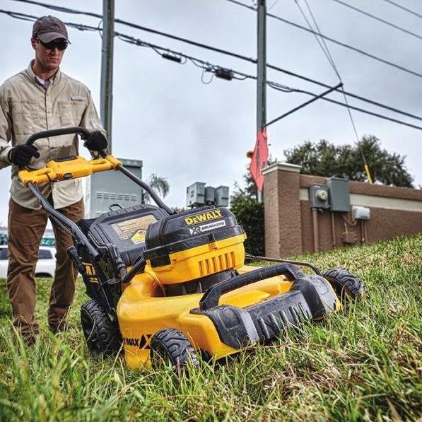DEWALT XR 40-volt Max Brushless Lithium Ion 20-in Push Cordless Electric Lawn Mower