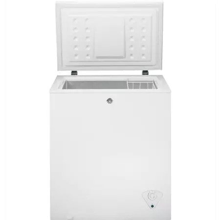 FCM5SKWW White 29 Inch Wide 5 Cu. Ft. Freestanding Chest Freezer with Sliding Bulk StoraBasket and Adjustable Temperature Control