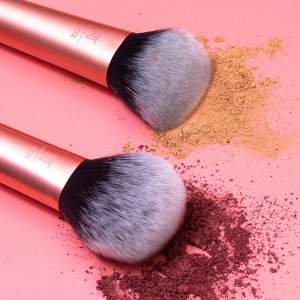 Real Techniques Ultra Plush Powder Makeup Brush, For Loose or Pressed Setting Powder and Mineral Foundation, Sheer Coverage, Orange,1 Count