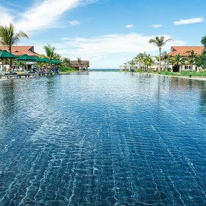 Amazing Vietnam: 5-Star Beach Retreat at $1000 Off
