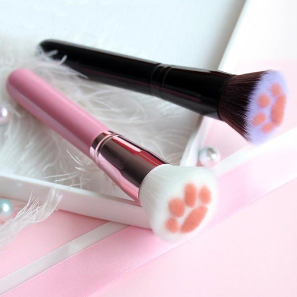 Cat Claw Makeup Brush from Apollo Box