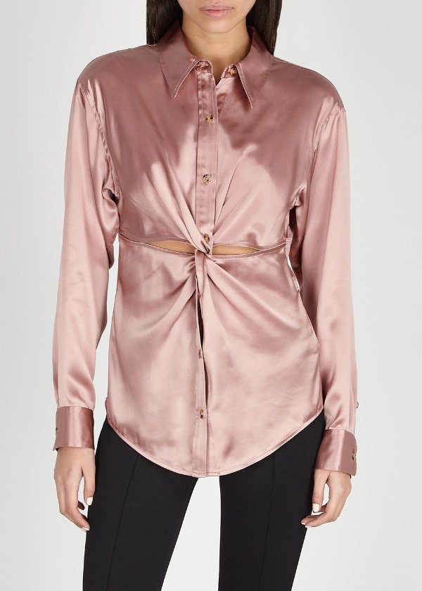 粉色丝绸衬衫