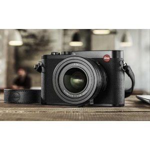 Leica Q (Typ 116) Digital Camera w/SanDisk 32GB SDHC Card & 3-Year Warranty