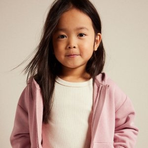 满百享7.5折限今天：H&M 儿童夏日服饰新品促销 封面连帽外套$13+