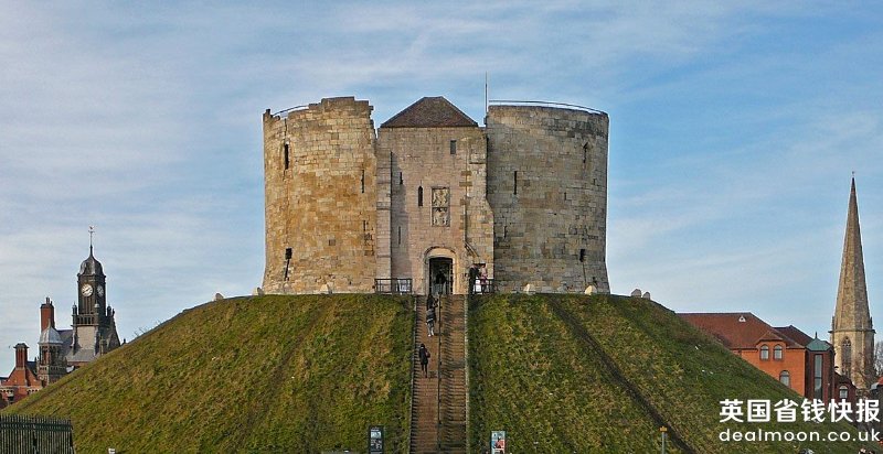 cliffords-tower-york-steps-1170x603