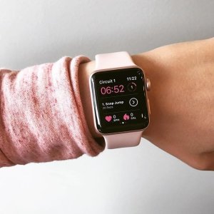 Apple Watch Series 3 多色可选 母亲节的健康好礼