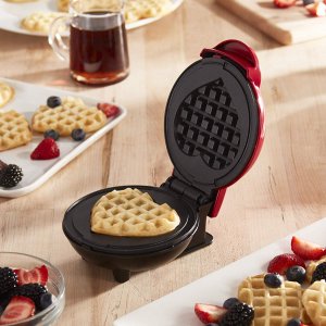 Dash DMW001HR Mini Heart Maker Waffle Iron