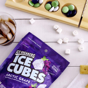 Ice Breakers Ice Cubes Gum, Arctic Grape, Sugar Free with Xylitol, 100 pieces, 8.11 Ounce (1 Bag)