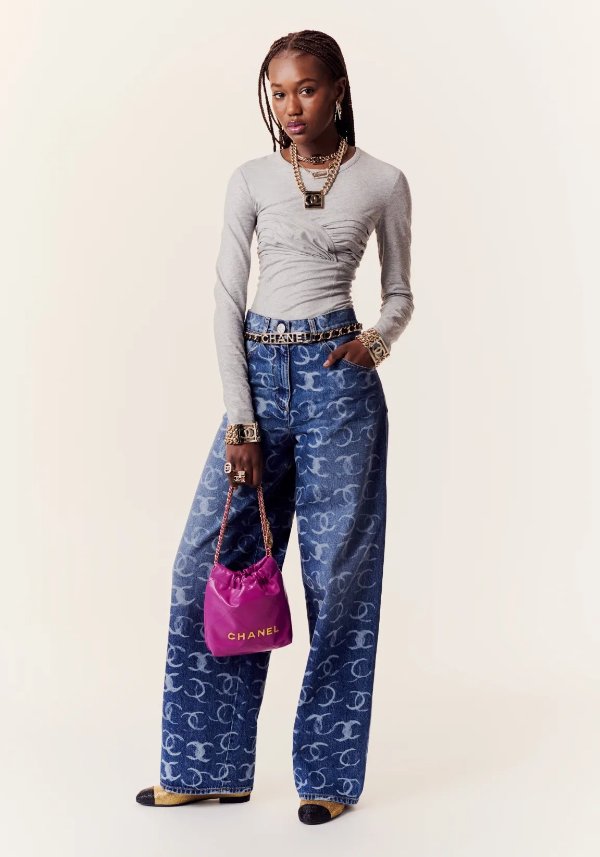 Chanel, Inc. Chanel 22 mini handbag, Shiny calfskin & gold-tone metal ,  purple — Fashion