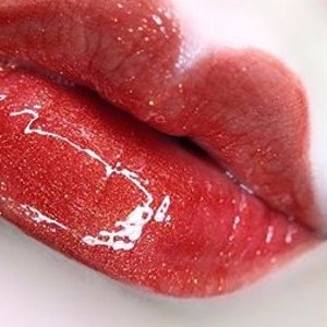Giorgio Armani Beauty黑管唇釉热卖 打造完美玻璃唇