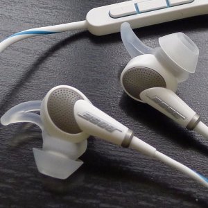 BOSE QuietComfort 20 Acoustic Noise Cancelling headphones