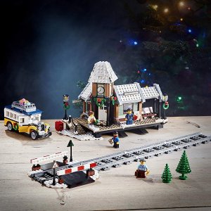 LEGO Creator Expert Winter Village Station 10259 Building Kit (902 Piece)