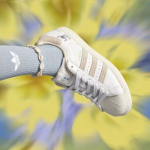 adidas 球鞋夏季大促 OZELIA、小鹿斑比联名 奶油白、樱花粉