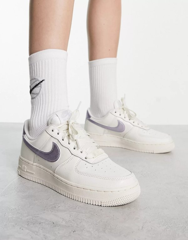 Air Force 1 '07 ESS sneakers in triple white and lilac