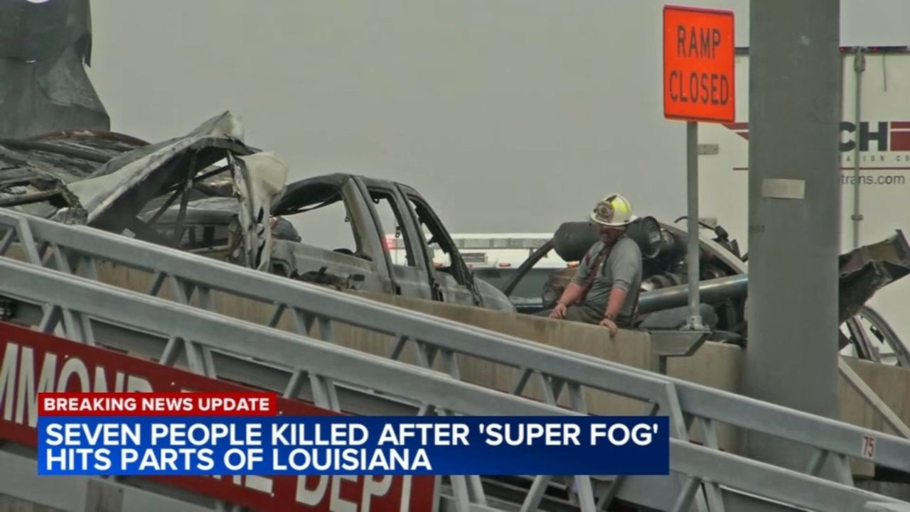 至少7死25伤！"超级雾"导致路易斯安那州高速158车连环相撞事故