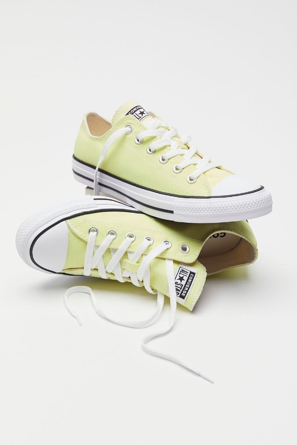 Color Chuck Taylor All Star Low Top Sneaker