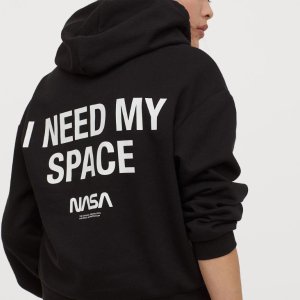 H&M X NASA 联名 穿起卫衣短袖 NASA带你去宇宙遨游
