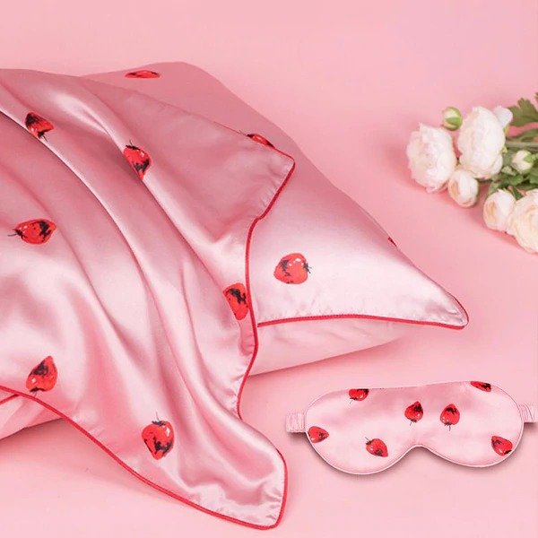 19 Momme Strawberry Silk Pillowcase W Eye Mask Gift Travel Set