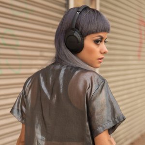 Bose SoundTrue Headphones Around-Ear Style, Black