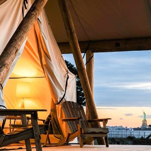 全纽约浪漫的帐篷酒店 总督岛周末短假出游可选
