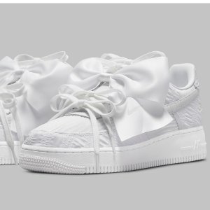 预告：Nike Air Force 1 白色蝴蝶结运动鞋即将发售