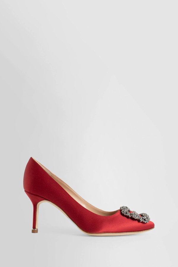 WOMAN RED PUMPS