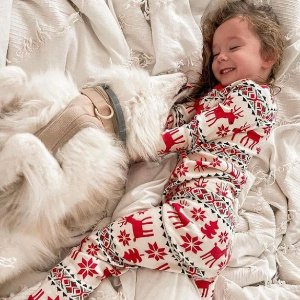 Hanna Andersson 节日主题亲子睡衣促销，每年圣诞畅销款