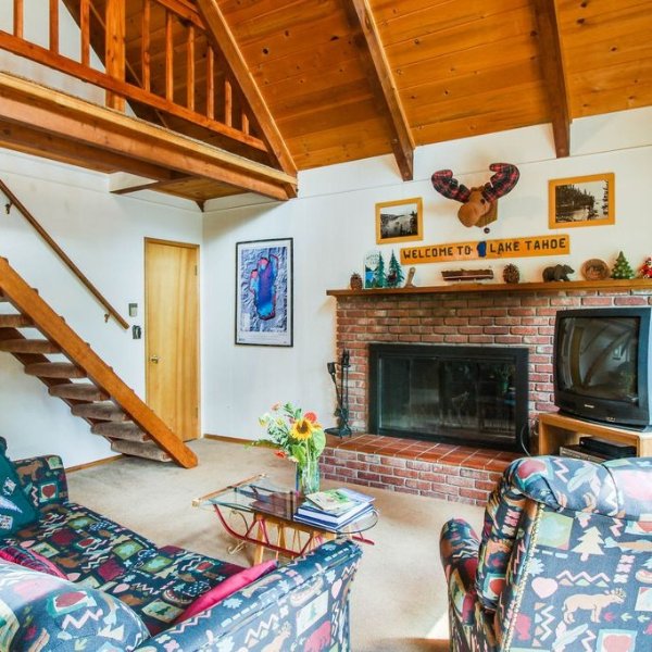 Homey and inviting dog-friendly cabin in convenient location - Carnelian Bay