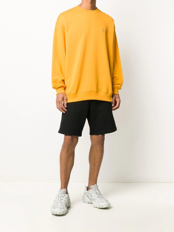oversized long-sleeve sweatshirt