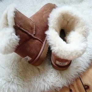 saks off 5th uggs