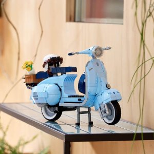 LEGO Vespa 125 踏板摩托车 10298